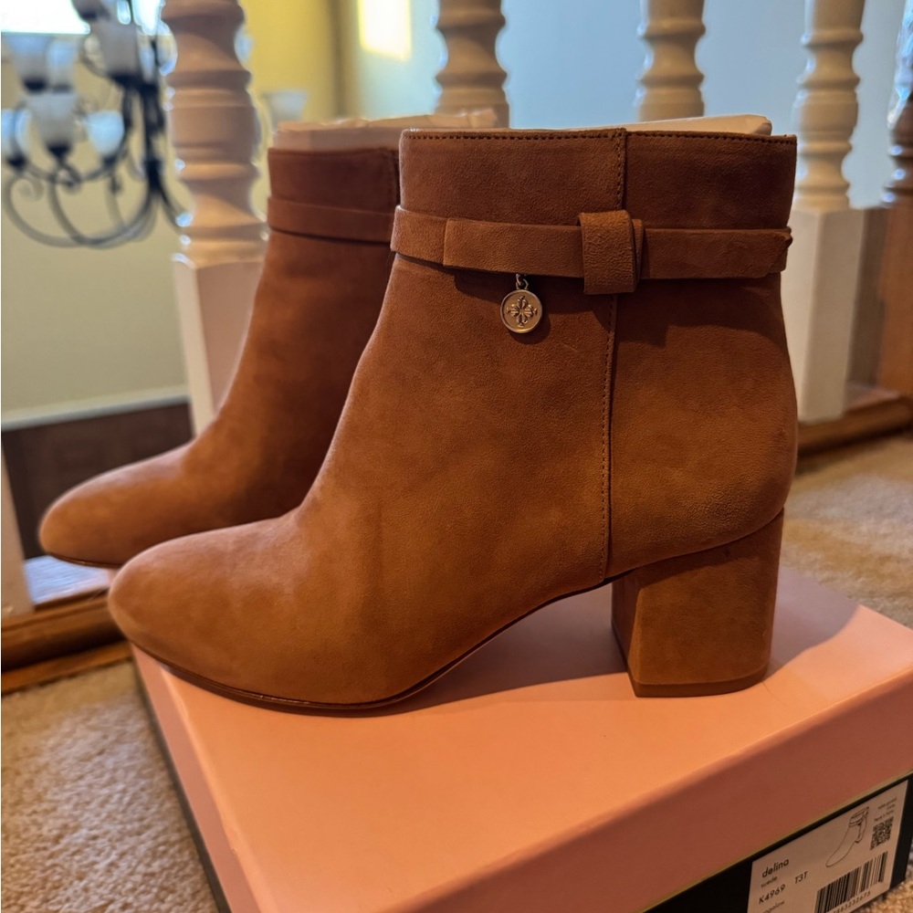 Kate Spade “Delina” boots in bungalow color suede, size 6, never worn